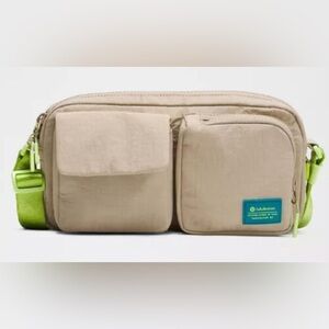 lululemon athletica Multi-pocket Crossbody 2.5L Bag Sheer Oak/Sour Grape
